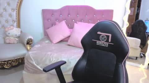 Snapshot of kittystar_tay chatting on September 2025 11:48:01 AM Kitty online show from September 2025 11:48:01 AM