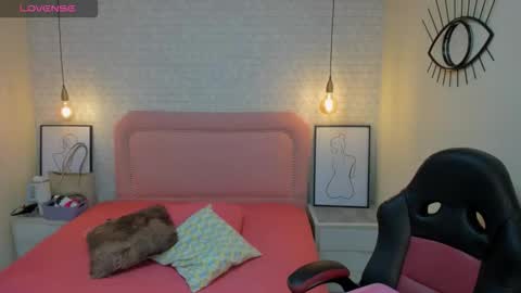  K I T T  Y  online show from October 2025 02:07:02 PM