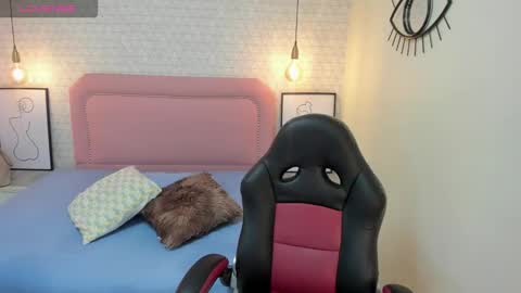  K I T T  Y  online show from October 2025 12:28:01 PM