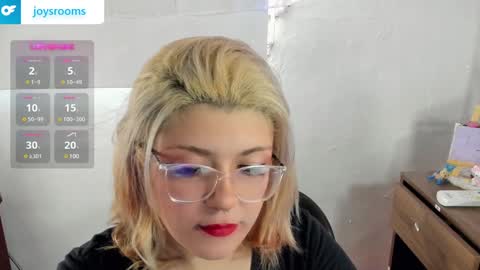 Snapshot of kittytrixy97 chatting on December 2024 09:34:01 PM Kitty Trixy online show from December 2024 09:34:01 PM