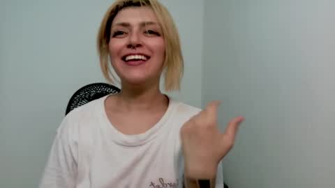 Kitty Trixy online show from May 2026 08:46:02 PM
