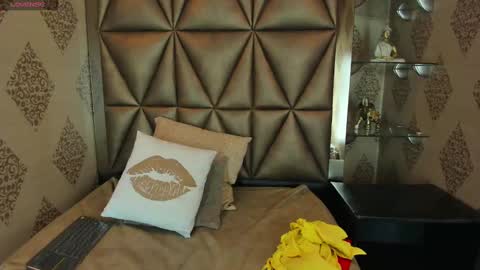 kittyvelvet_ online show from March 2025 12:34:01 PM