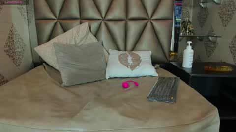 kittyvelvet_ online show from March 2025 03:02:01 PM