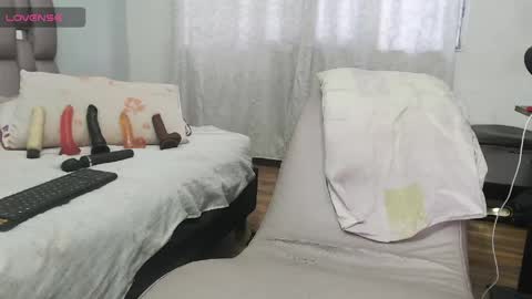 kittywhiteass online show from April 2026 09:42:02 PM