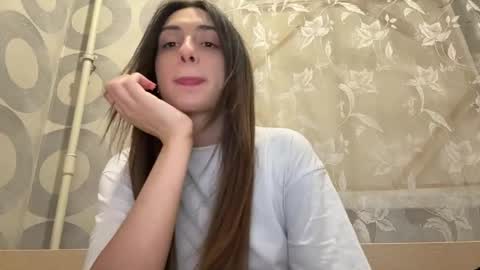 Snapshot of kittyymoonnn chatting on May 2026 11:56:01 PM Emma online show from May 2026 11:56:01 PM