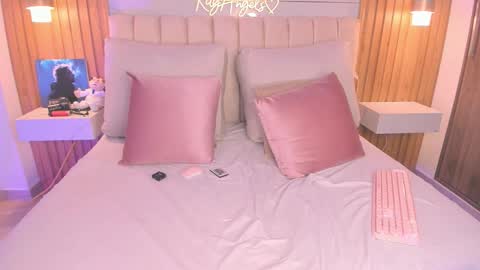 Angel Independent Model online show from February 2026 01:48:02 AM