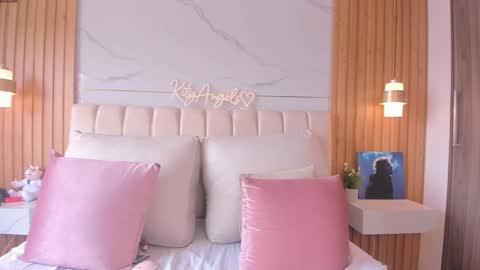 Angel Independent Model online show from May 2026 04:11:02 PM