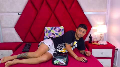 Luisa y Jairo online show from November 2025 12:19:02 PM