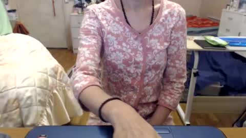 Snapshot of kiuminberry chatting on November 2025 09:00:02 AM KiuminBerry online show from November 2025 09:00:02 AM