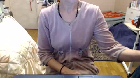 Snapshot of kiuminberry chatting on November 2025 10:24:01 AM KiuminBerry online show from November 2025 10:24:01 AM
