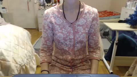 Snapshot of kiuminberry chatting on December 2025 05:18:02 PM KiuminBerry online show from December 2025 05:18:02 PM