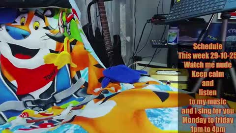 Snapshot of kiveuxmakeu chatting on October 2025 04:08:02 AM kiveuxmakeu online show from October 2025 04:08:02 AM