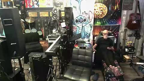 kiveuxmakeu online show from November 2025 03:05:01 AM