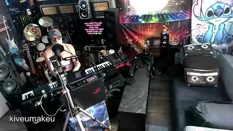 kiveuxmakeu online show from March 2026 05:38:01 PM