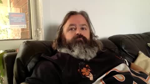 Kiwiabroad online show from December 2025 01:24:02 AM