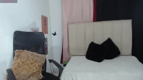 Snapshot of kleo_princess18 chatting on February 2025 01:02:01 AM kleo online show from February 2025 01:02:01 AM