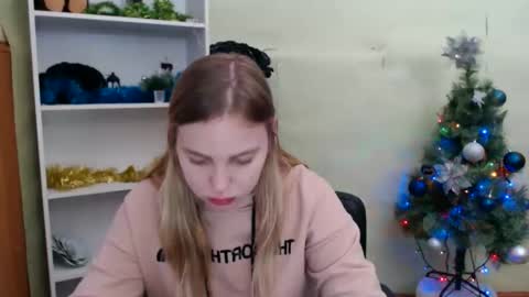 Snapshot of klerkarina chatting on December 2024 05:59:01 AM klerkarina online show from December 2024 05:59:01 AM