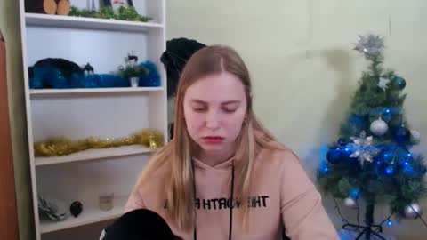 Snapshot of klerkarina chatting on December 2024 09:17:02 AM klerkarina online show from December 2024 09:17:02 AM