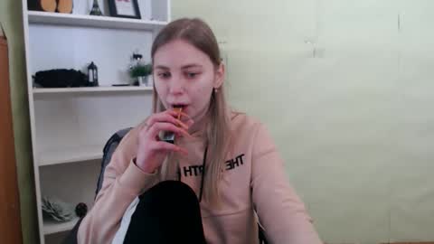 Snapshot of klerkarina chatting on February 2025 06:20:01 AM klerkarina online show from February 2025 06:20:01 AM