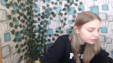 Snapshot of klerkarina chatting on February 2025 06:22:01 AM klerkarina online show from February 2025 06:22:01 AM