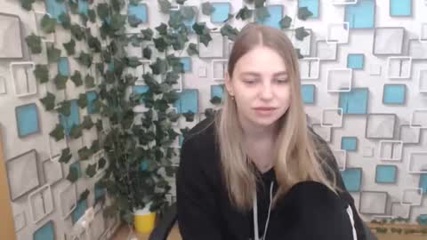 Snapshot of klerkarina chatting on February 2025 05:44:02 AM klerkarina online show from February 2025 05:44:02 AM
