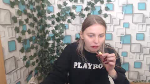 Snapshot of klerkarina chatting on March 2025 09:33:02 AM klerkarina online show from March 2025 09:33:02 AM