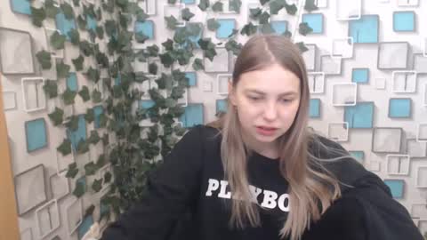 Snapshot of klerkarina chatting on March 2025 05:40:01 AM klerkarina online show from March 2025 05:40:01 AM