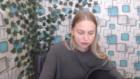 Snapshot of klerkarina chatting on September 2025 04:47:01 AM klerkarina online show from September 2025 04:47:01 AM
