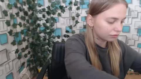 Snapshot of klerkarina chatting on September 2025 05:55:02 AM klerkarina online show from September 2025 05:55:02 AM