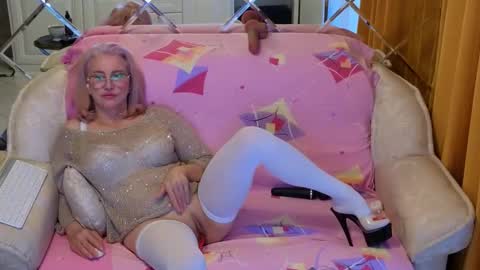 Snapshot of klitores chatting on November 2025 02:00:01 AM ALYONA online show from November 2025 02:00:01 AM