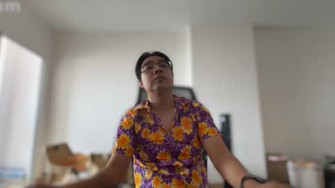 Snapshot of km1170 chatting on April 2026 05:57:02 AM KiM.K online show from April 2026 05:57:02 AM