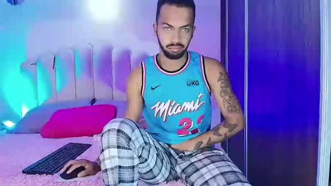 kmichelle1 online show from November 2025 03:45:02 AM