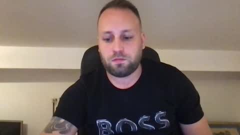 hugo online show from October 2025 04:00:02 AM