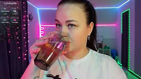 Mia online show from February 2026 12:59:02 PM