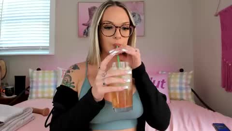 Snapshot of koramarina chatting on January 2025 06:45:02 PM  KORA MARiNA  online show from January 2025 06:45:02 PM