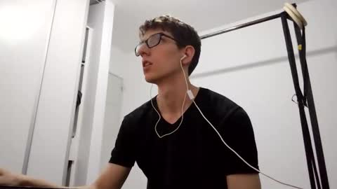 Facu online show from February 2026 05:05:02 AM