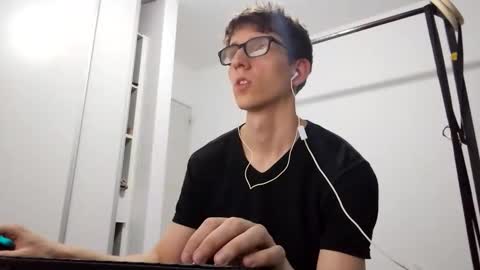 Facu online show from March 2026 04:27:01 AM