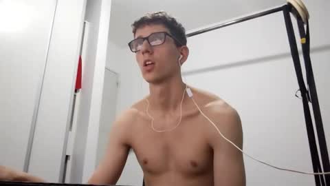 Facu online show from April 2026 02:23:02 AM