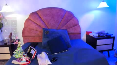 Nahomi online show from December 2025 11:52:02 AM