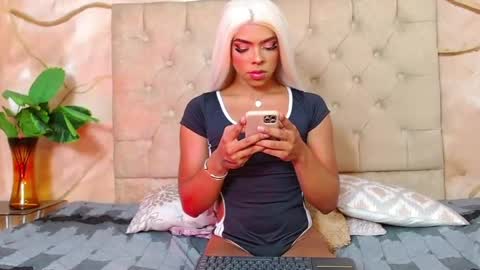 Snapshot of kris_kanee chatting on June 2026 06:52:02 AM Giselle online show from June 2026 06:52:02 AM
