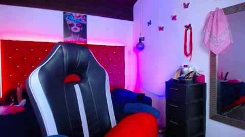 kriss_sweetboobs online show from November 2025 12:16:02 PM