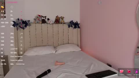 Snapshot of krissell_ chatting on December 2025 12:04:01 AM SammyKrissell online show from December 2025 12:04:01 AM