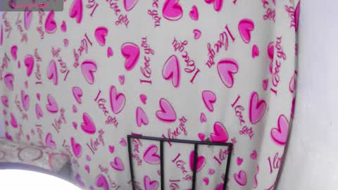 krissone online show from October 2025 09:45:01 PM