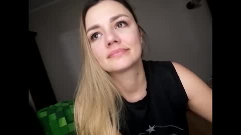 Snapshot of krisssexi chatting on January 2025 05:33:02 PM KrissSexi online show from January 2025 05:33:02 PM