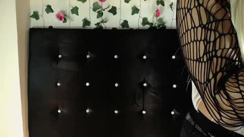 kristal_queen01 online show from April 2026 01:41:02 PM