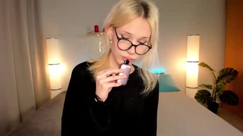 Kristal online show from October 2025 04:59:02 PM