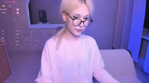 kristialsoopp online show from April 2026 10:04:02 PM