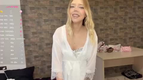 Snapshot of kristiancommes chatting on June 2026 05:17:02 PM Alisa online show from June 2026 05:17:02 PM