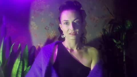 Snapshot of kristinagold44 chatting on December 2024 08:18:01 PM Kristina online show from December 2024 08:18:01 PM