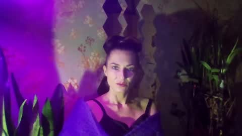 Snapshot of kristinagold44 chatting on December 2024 04:43:01 PM Kristina online show from December 2024 04:43:01 PM